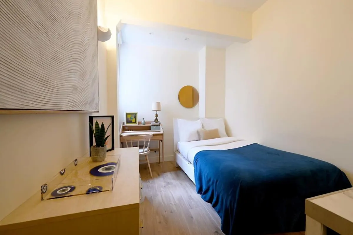 Elegant Studio Avenue Montaigne Apartment Paris France