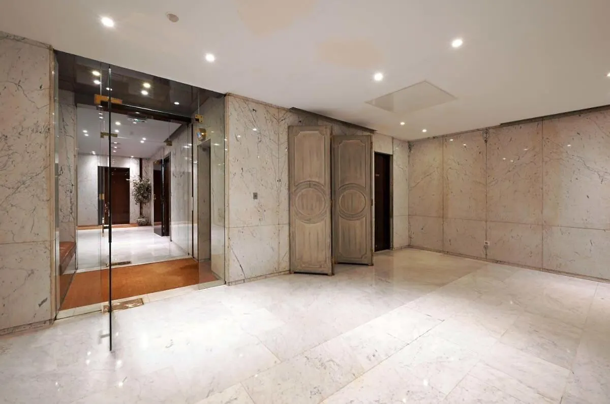 Elegant Studio Avenue Montaigne Apartment Paris 0*,  France